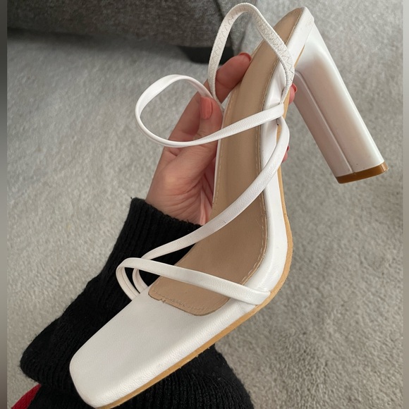 White heels - Picture 5 of 7